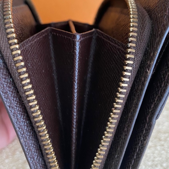 Authentic LV Damier Ebene compact wallet - Picture 8 of 13